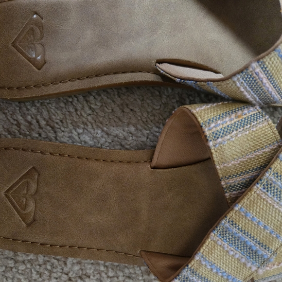 Roxy Women's Striped Tan and Blue Sandals - Picture 2 of 3